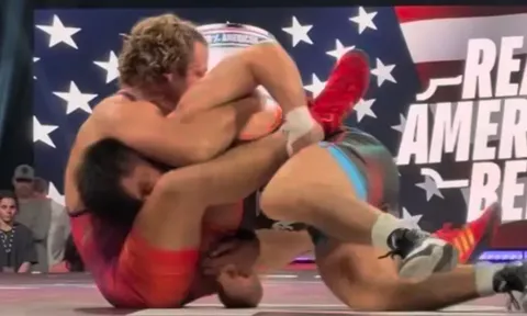 Henry Cejudo hủy diệt Urijah Faber trên thảm vật, trực tiếp đối mặt và thách đấu Merab Dvalishvili