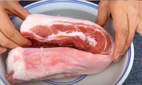 Mẹo rã đông thịt cực nhanh, chỉ 10 phút là mềm, giữ nguyên vị tươi ngon như mới mua