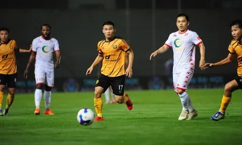 Văn Tùng ghi bàn thứ 11.000 trong lịch sử V-League