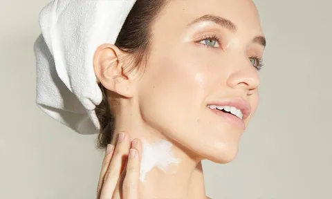 Hai vùng da dễ “tố cáo” tuổi tác nhưng thường bị bỏ quên trong chu trình dưỡng da