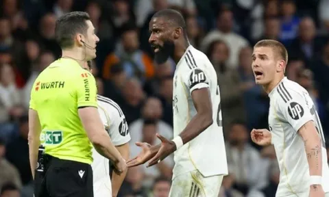 Mastantuono dính thẻ đỏ, hàng thủ Real Madrid tan nát vì án phạt