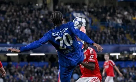10 tấm thẻ đỏ là nỗi hổ thẹn về kỷ luật của Chelsea