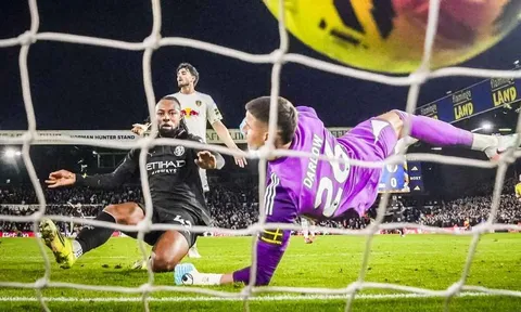 Thay thế Haaland, Semenyo sắm vai ác mộng mới của Arsenal