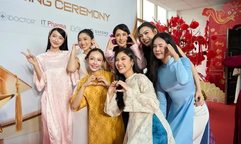 Á hậu Mook Karnruethai Tassabut, Nguyễn Hoàng Phương Linh - Miss Cosmo Việt Nam trao bằng cho các tài năng nhí