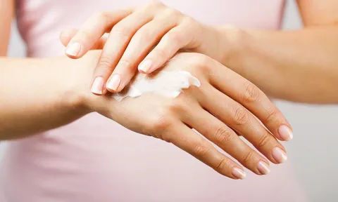 Da tay xuất hiện nếp nhăn sớm: Nguyên nhân và cách chăm sóc đúng cách