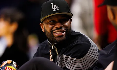 Floyd Mayweather tái xuất: 'Làm nóng' với cựu vương kickboxing trước đại chiến Manny Pacquiao
