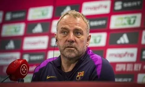 HLV Flick bắt y tế Barca giải trình bão chấn thương