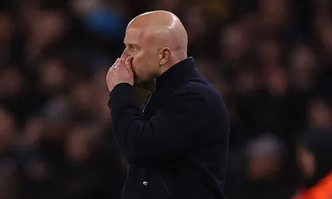 Arne Slot cay đắng vì Liverpool gục ngã ở phút bù giờ trước Wolves