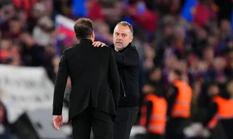 Simeone nói gì với Flick sau khi loại Barca?