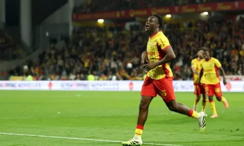 Liverpool dẫn đầu cuộc đua giành trung vệ Samson Baidoo