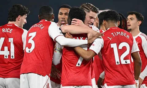 Arsenal bỏ xa Man City 7 điểm sau trận thắng Brighton