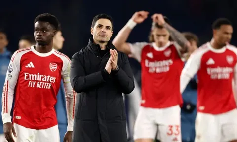 Nghệ thuật hắc ám đưa Arsenal tới ngôi vương Ngoại hạng Anh
