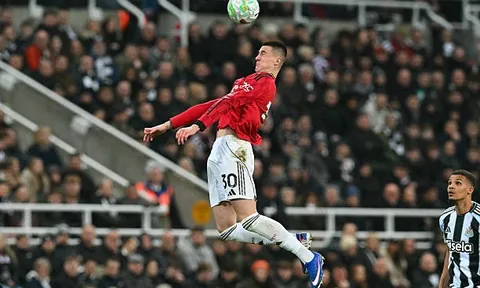 Tại sao Benjamin Sesko tịt ngòi trước Newcastle?