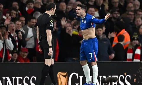 Pedro Neto bị FA buộc tội lăng mạ trọng tài