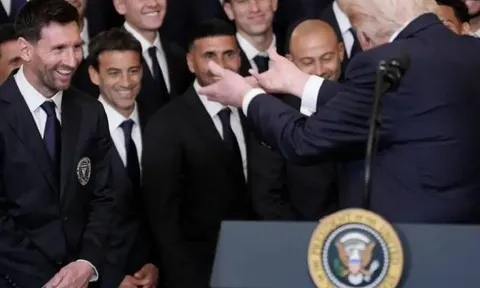 Phản ứng của Messi khi tổng thống Trump nhắc tên Ronaldo