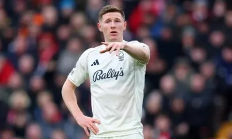 Để Man City cướp Anderson, Man Utd lãnh trọn 3 cú đấm đau điếng