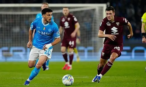 Thắng Torino, Napoli phả hơi nóng vào AC Milan