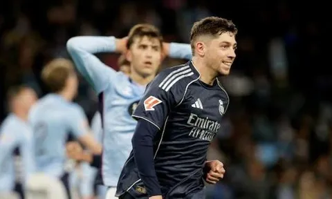 Thắng kịch tính Celta, Arbeloa gọi Valverde là biểu tượng của Real
