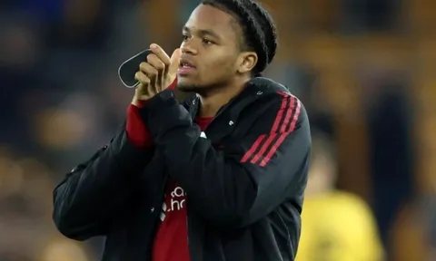 Van Dijk gọi Rio Ngumoha là tài năng đặc biệt của Liverpool