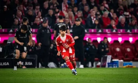 Sao trẻ lò Thái Lan ra mắt đội một Bayern Munich