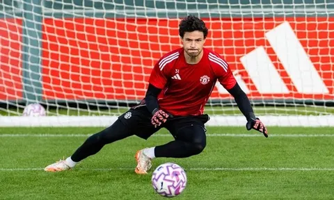 Senne Lammens gây ấn tượng với Sir Alex nhờ thái độ chuyên nghiệp
