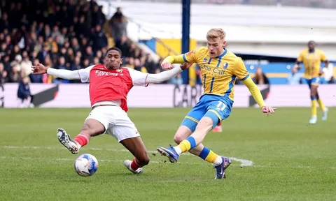 Tội đồ 16 tuổi mắc lỗi, Arsenal bị chọc thủng lưới