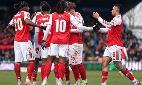 Eze nã đại bác, Arsenal nhọc nhằn vào tứ kết FA Cup