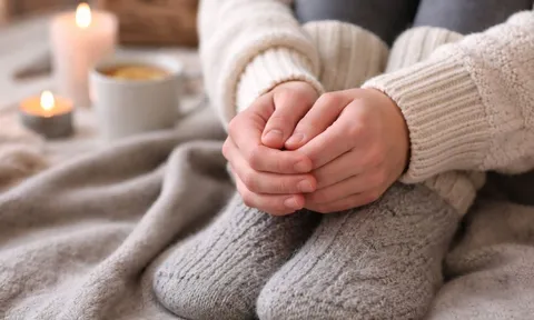 Hay lạnh tay chân đừng chủ quan: Có thể cơ thể đang phát tín hiệu cảnh báo điều này