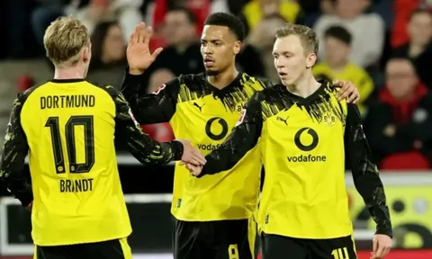 Beier và Guirassy lập công giúp Dortmund hạ gục Koln
