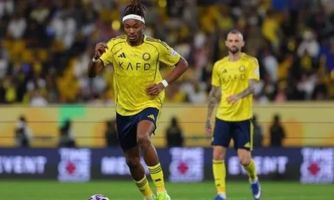 Vắng Ronaldo, Al Nassr thắng nghẹt thở Neom nhờ "cứu tinh" Simakan