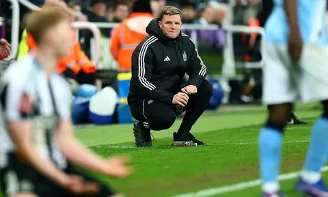 Eddie Howe thừa nhận Newcastle kiệt sức trước sức mạnh của Man City