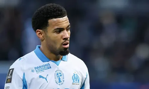 Nwaneri về Arsenal sau thảm họa 11m