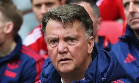 Bí mật khó tin vụ Van Gaal đem Rojo về MU