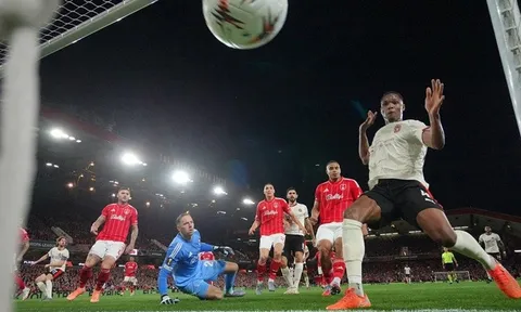 Đội bóng dùng chiến thuật bóng chết cực đoan hơn Arsenal