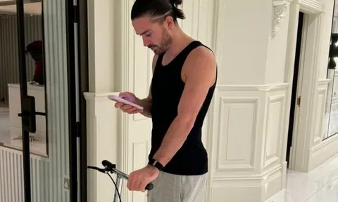 Grealish khoe ảnh hồi phục sau 4 tuần lên bàn mổ