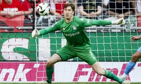 Robert Sanchez gây thất vọng, Chelsea săn Robin Roefs