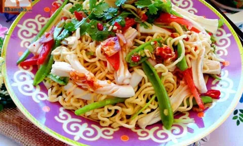 Cách ăn mì tôm buổi sáng vừa bổ vừa ngon
