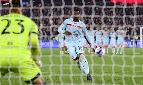 Brentford bị loại ở FA Cup sau cú sút Panenka thảm họa
