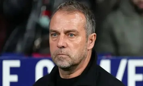 Lý do Barca bay thẳng đến Newcastle đá Champions League