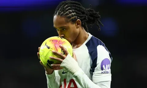 Juventus nhắm Djed Spence của Tottenham, giá 30 triệu euro