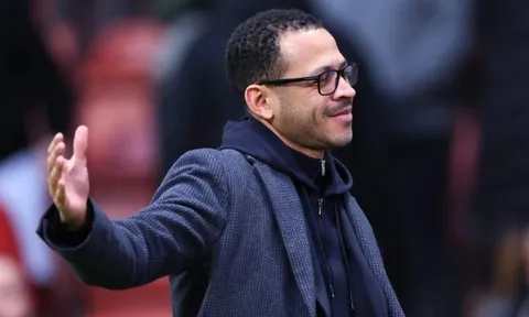 Liam Rosenior sẽ dùng "bài tủ" 3 trung vệ để đấu PSG?