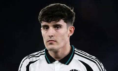 Arsenal săn Livramento, dọn đường tiễn Ben White