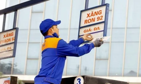 Giá xăng dầu hôm nay 11/3/2026: Xăng RON 95 tăng sát 30.000 đồng/lít, giá dầu thế giới lao dốc