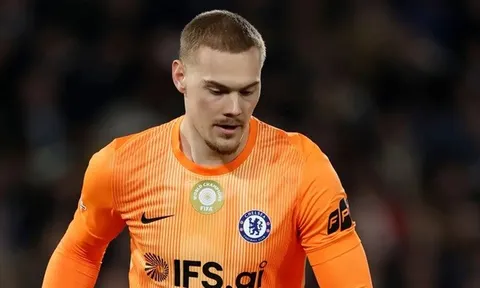 Mặt trái từ sở trường chơi chân của Jorgensen trước PSG