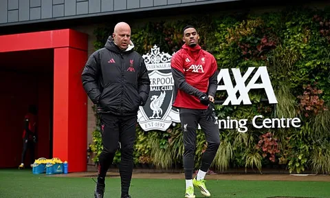 Liverpool coi chừng mắc sai lầm lớn nếu nghe theo Slot