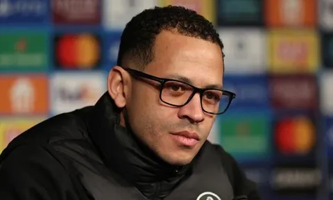 Rosenior lên tiếng sau nghi vấn rò rỉ đội hình Chelsea