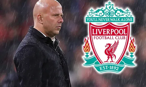 Carragher cảnh báo Slot bay ghế trước đại chiến Tottenham