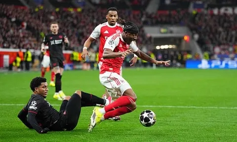 Huyền thoại Arsenal bị mỉa mai vì bênh vực đội bóng cũ