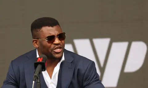 Francis Ngannou và ván cược 'di sản': 'Cứ giữ lấy nó, trả tiền cho tôi'
