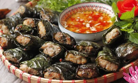 Gói chả đừng chỉ dùng lá lốt, cuốn bằng loại lá này, hấp dẫn hơn hẳn lại tốt cho xương khớp